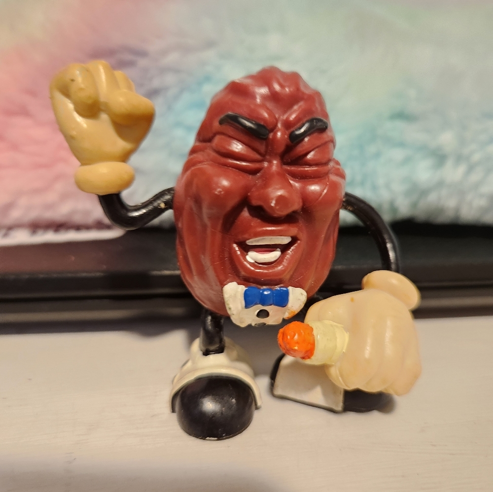 Vintage 1987 California Raisin singer microphone figure toy.